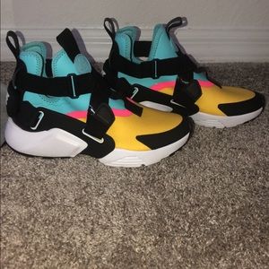 Nike huarache runs! Size 7y excellent condition
